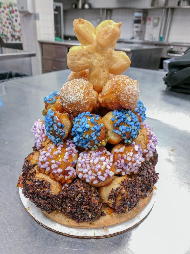 Croquembouche composed of four layers and a topper