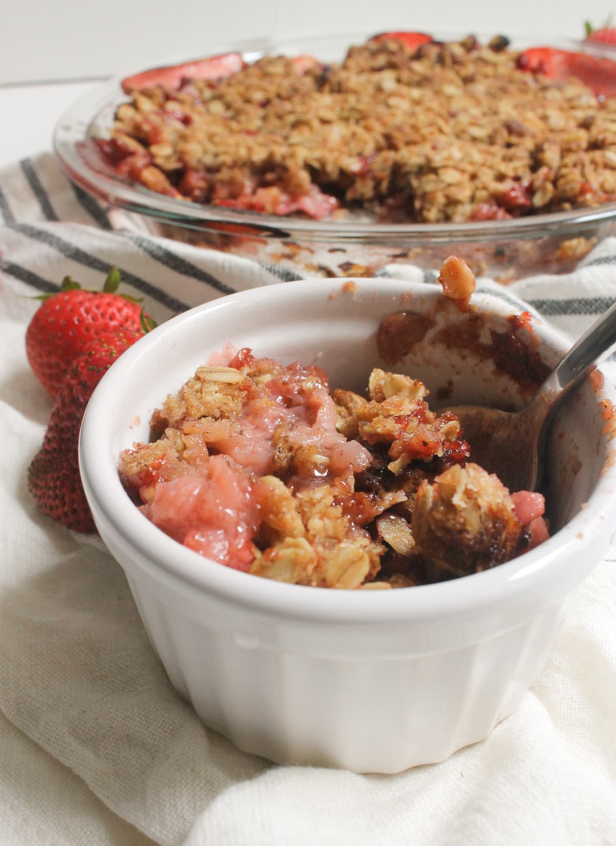 Strawberry cardamom crumble