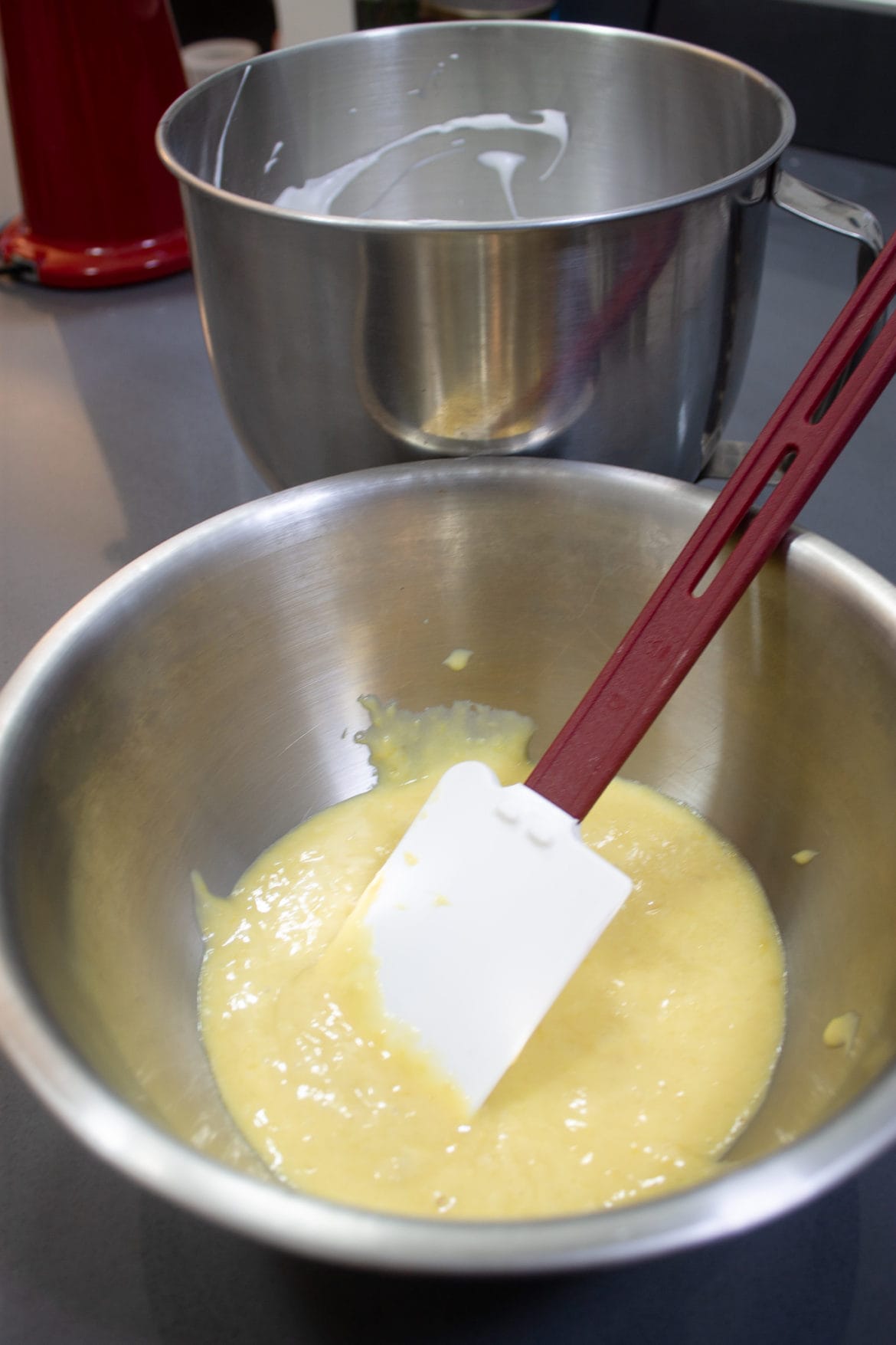 Folding Technique for Cakes The Baker's Almanac